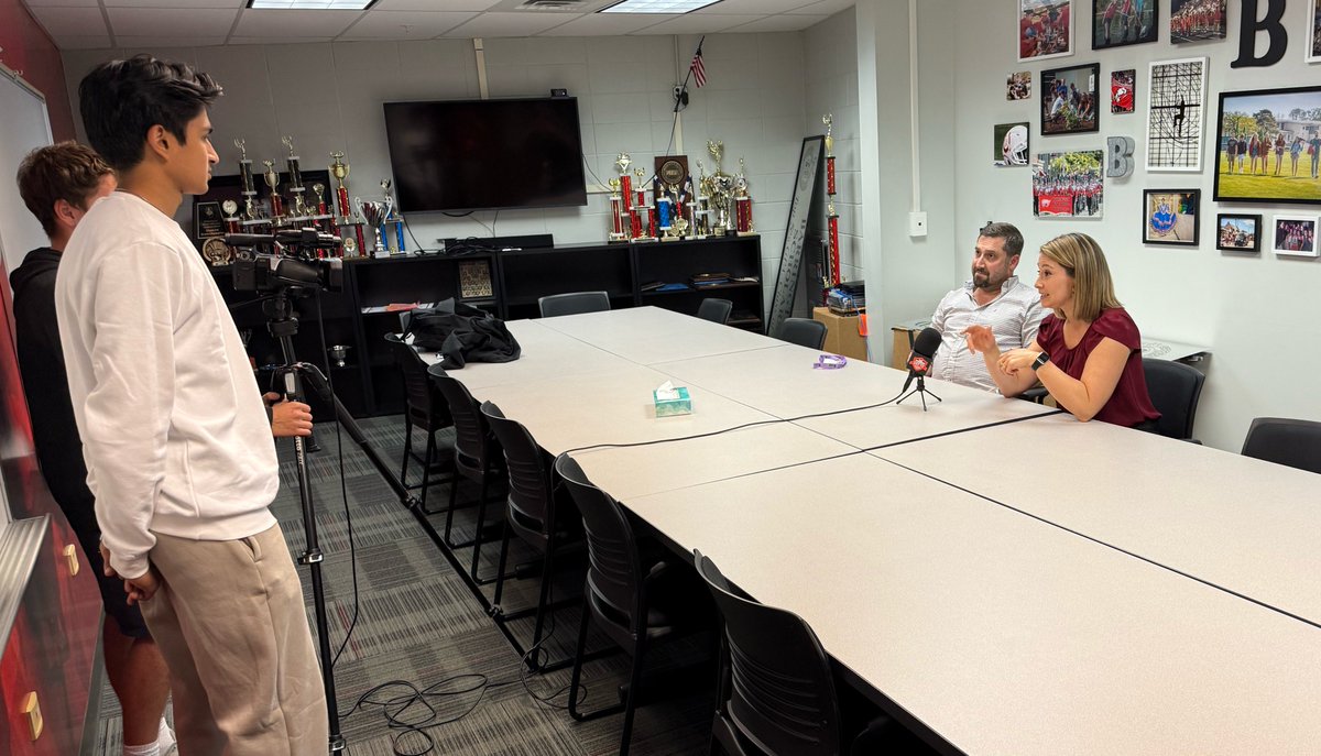 PapaBear238's tweet image. BHS-TV @238_studios @220Arts students had the awesome opportunity to interview @cbschicago reporter @LaurenVictory and her cameraman during their visit! 📷📷 #BHSTV #CBSNews #StudentJournalism