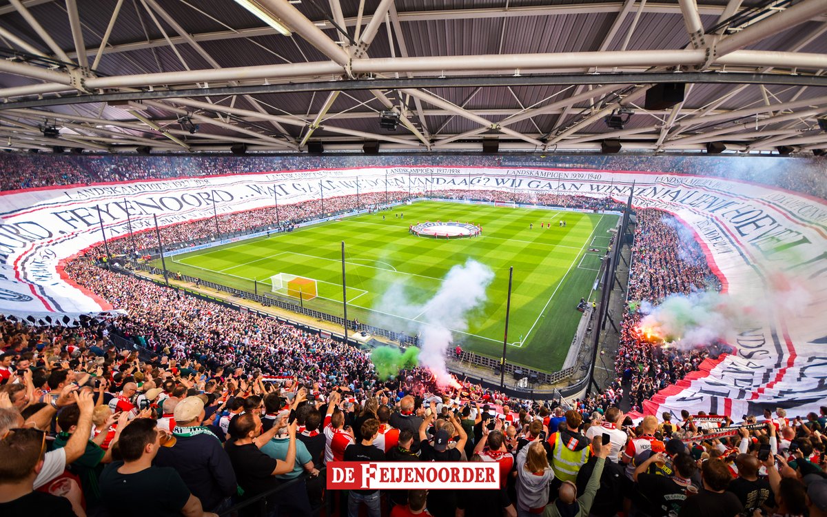 DeFeijenoorder's tweet photo. Wat is jouw favoriete sfeeractie van de laatste jaren?
Dat blijft een lastige keuze, er zit altijd een persoonlijke voorkeur of emotie aan verbonden.

Wij hebben meerdere sfeeracties vastgelegd op één vest. Nu verkrijgbaar in onze webshop.
👉 https://t.co/dB88Q8aCOI https://t.co/lsA4pri4Do