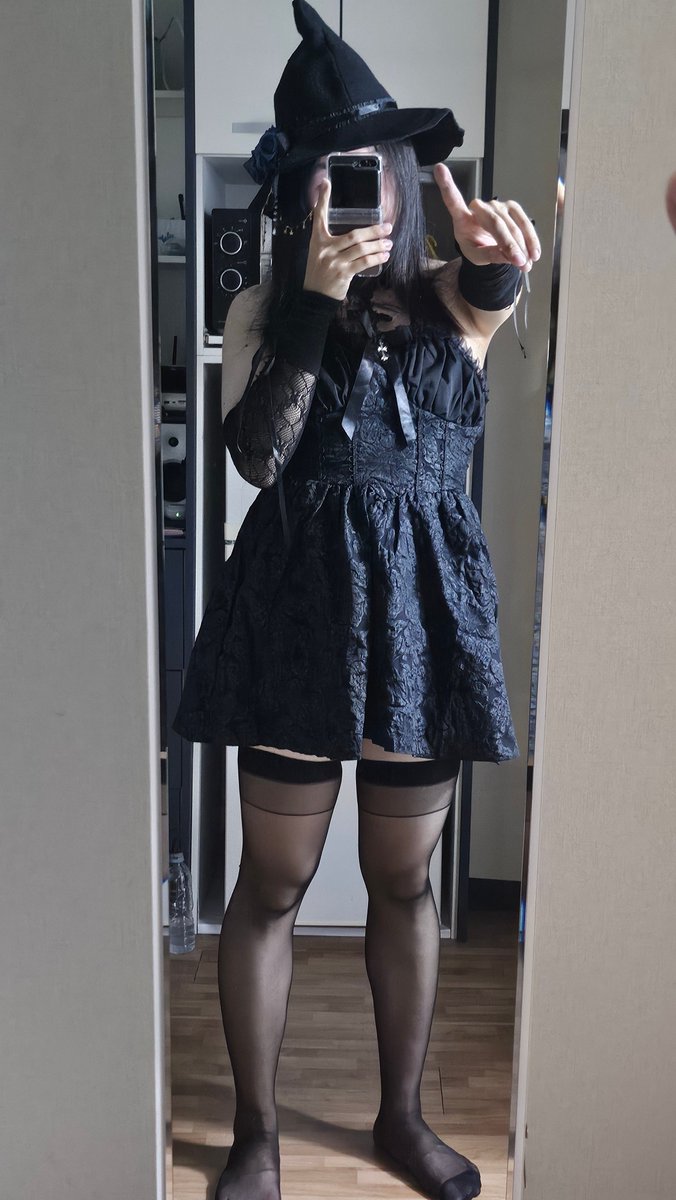 vitis1600's tweet image. 마녀코스..