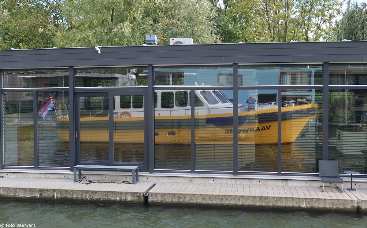 Vaarwens 1586 op 23-10-2025: Als je voor een dubbeltje geboren bent, word je nooit een kwartje!
Link naar het hele verslag: stichtingvaarwens.nl/.../2741-vaarw…...
De weersvoorspelling is allesbehalve “Indian Summer”. Toch kunnen het varen en genieten op de Vaarwens onverminderd doorgaan.