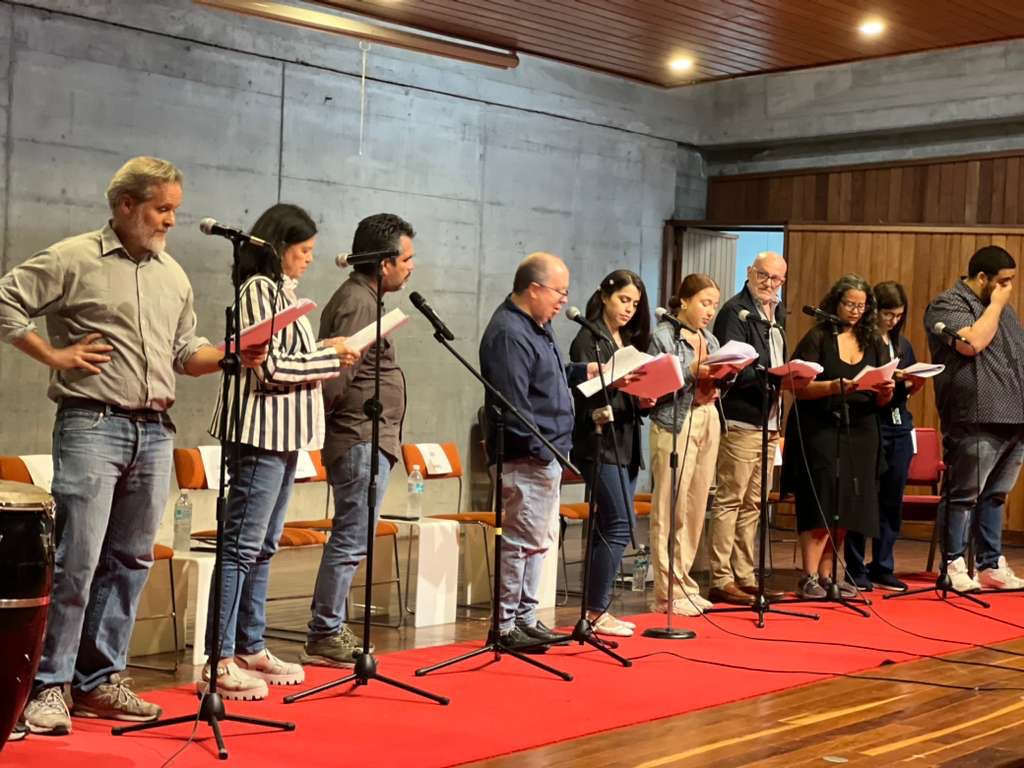 ForoCivicoVzla's tweet photo. #NoticiasFC Con la presencia entusiasta de un público diverso y numeroso, este jueves #23oct arrancó el Ciclo en Encuentros en la #UCV con la lectura dramatizada de #ElHiloPosible, obra surgida de la reflexión de docentes y estudiantes ucevistas en torno a al tema del #Diálogo. https://t.co/tdXSmQ4vk1