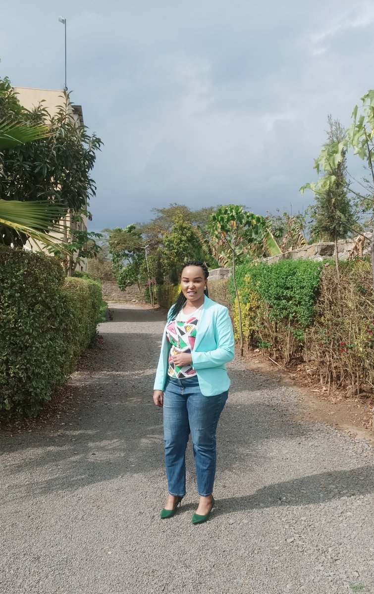 Friday is here🔔🌟 
Time to wrap up the week, take a deep breath, and step into the weekend with a smile. #weekendmood