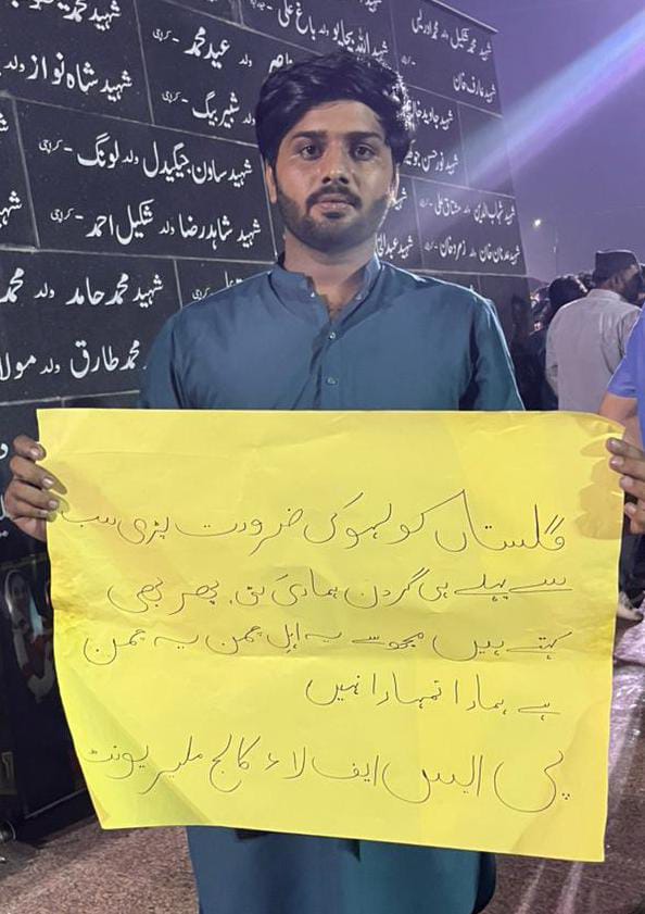 18 اکتوبر سانحۂ کارساز کے شہداء کو خراجِ عقیدت —
جمہوریت کی خاطر جانیں قربان کرنے والے بہادروں کو سلام۔
#psf_mashalrally 
#SalaamShuhadaEKarsaz