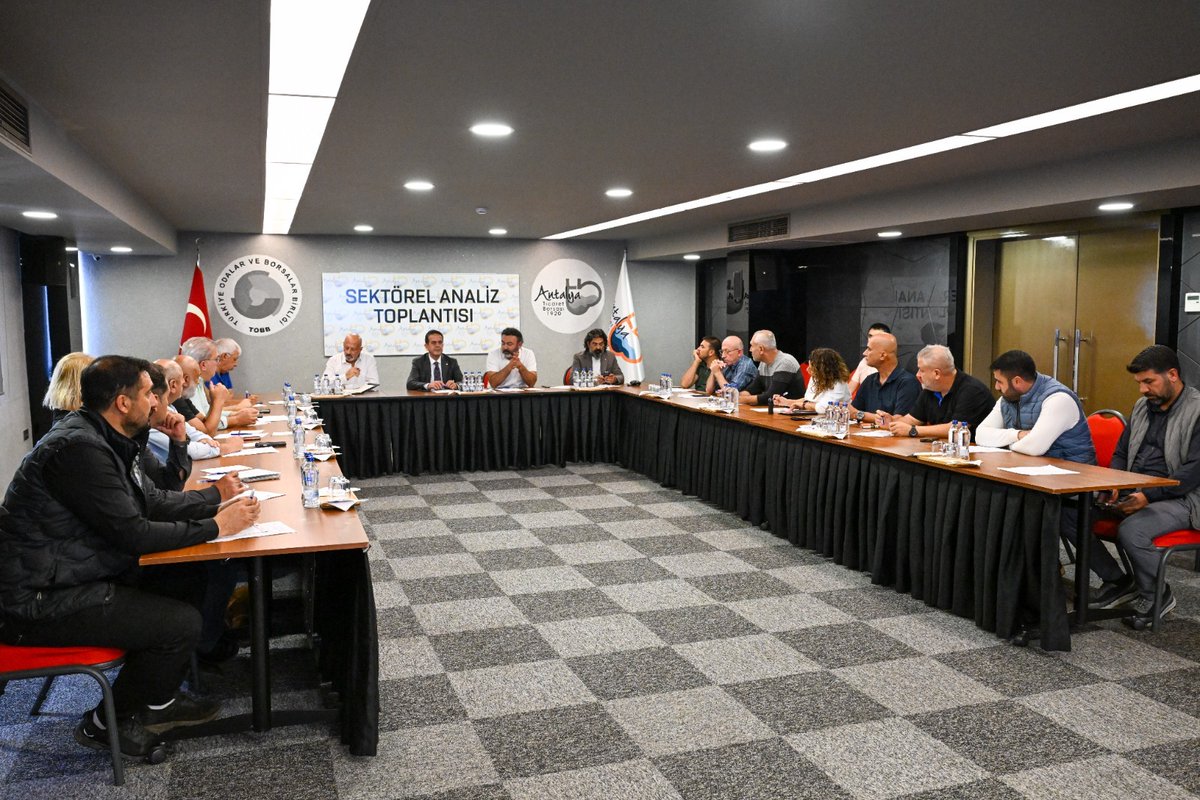 Kesme çiçek sektöründeki gelişmeleri değerlendirmek üzere üyelerimizin katılımıyla Kesme Çiçek Sektörel Analiz Toplantısı düzenledik. 
Başkanımız Ali Çandır başkanlığında, ATB 6. Meslek Komitesi Başkanı Ertan Altuntaş moderatörlüğünde gerçekleşen toplantıda kesme çiçek sektöründe