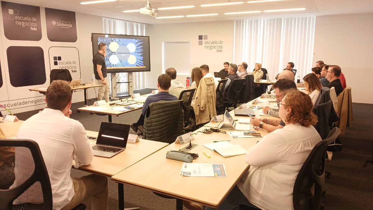 Hoy, en el #MBAExecutive de Escuela de Negocios FEDA, con la colaboración de Fundación <a href="/SomosGlobalcaja/">Globalcaja</a>, hemos vivido una sesión vibrante sobre 'Identificación y Gestión del Talento' de la mano de <a href="/RubenMontesinos/">Rubén Montesinos</a> 

#ENFEDAFormación #HazQueSuceda