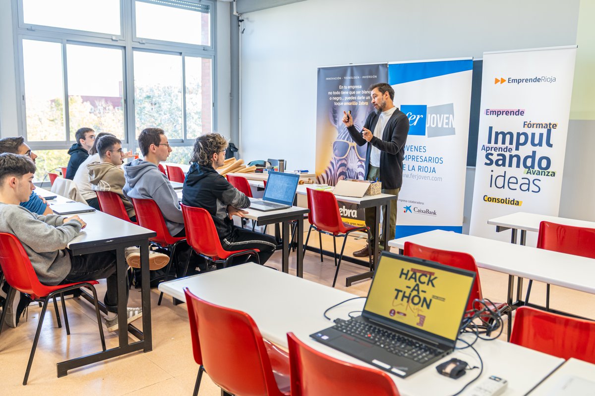 Nuestros estudiantes se han acercado al mundo del emprendimiento en la primera sesión del Hackathon universitario UR StartupCamp, un #hackathon con un montón de premios y sorteos.

¿Quieres saber más? 👇
f.mtr.cool/rmzayuewug

<a href="/EmprendeRioja/">EmprendeRioja</a> 
<a href="/FERJovenAJE/">FER Joven AJE Rioja</a>