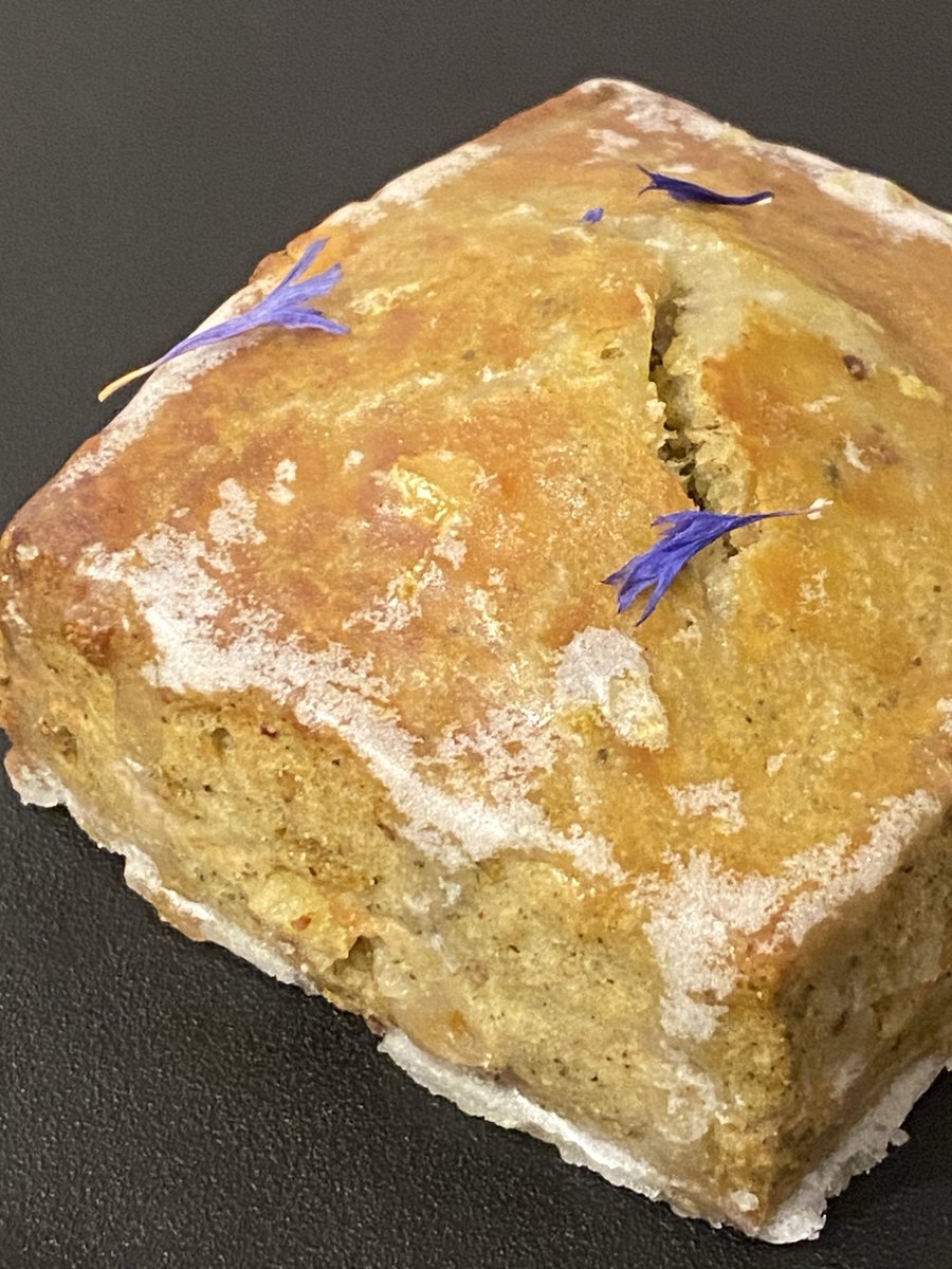 gateaux_notes's tweet image. 檸檬とジャスミンのスコーン
#GrandChainon 
ずっと食べてみたかったグランシェノンさん！
このスコーンは何か惹かれて購入。
檸檬とジャスミンの香りといい感じの苦味が良いスコーン。