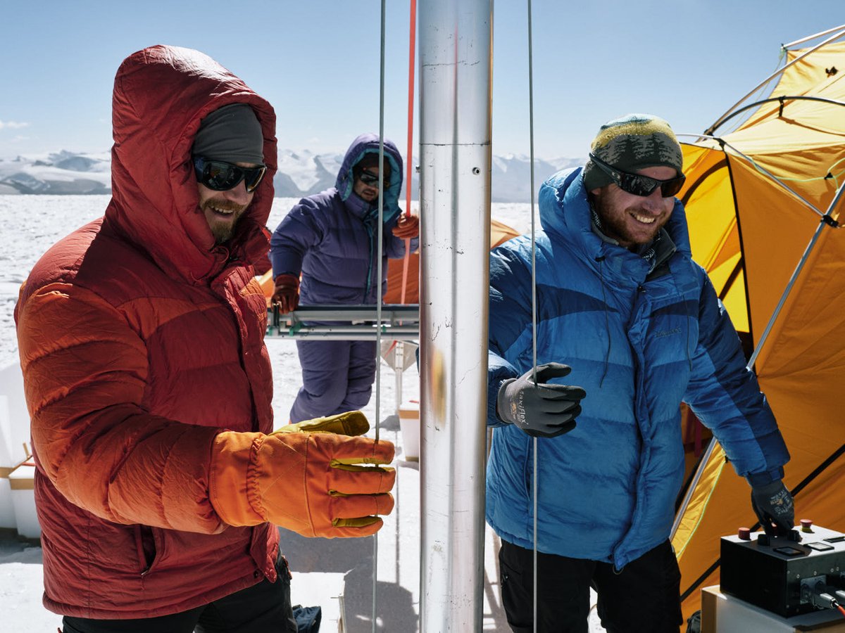 RosaTristan's tweet image. Se está creando un &quot;santuario de hielo&quot; en la Antártida. Allí se quieren guardar los testigos de hielo que están desapariciendo. Varios viajan ya hacia allí.. En @LaVanguardia os lo cuento! Por Concordia estuvo @RamonLarramendi 
lavanguardia.com/natural/202510…