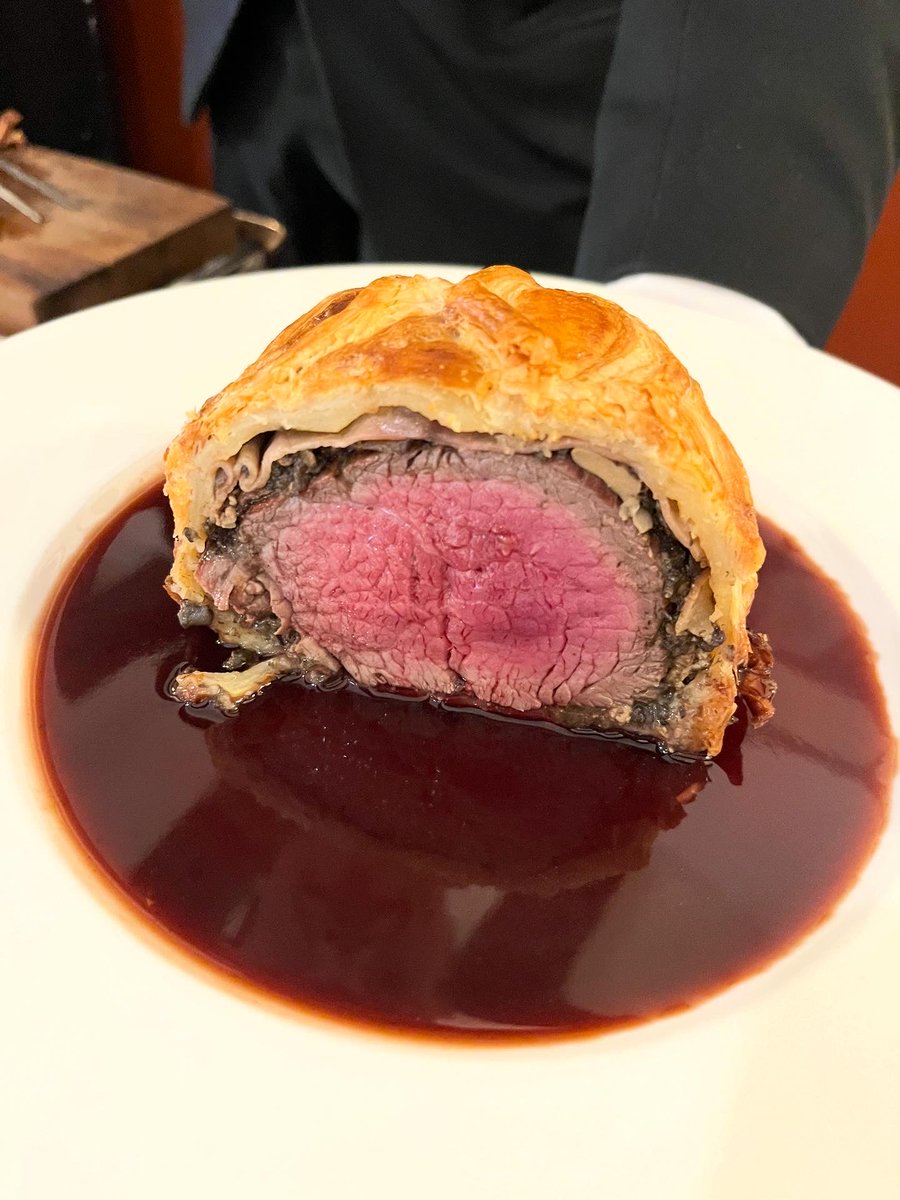 hangulowine's tweet photo. Restaurant 7 Portes, ¡no us perdeu el filet Wellington!
🥩🥗🍷
#7portes #7portesbarcelona #vilaviniteca #calidoscopi #recaredo #lamontesa https://t.co/LPXI1XJojk