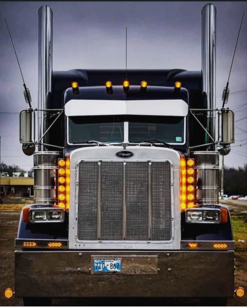ptagtrucking's tweet photo. Good Morning Professional Truckers and Transportation Professionals &amp; Happy Front End Friday. #PTAG #Trucking #HappyFriday #ItsGettingCold #TheWeekendIsHere #Fall https://t.co/FG4QA5tMZY