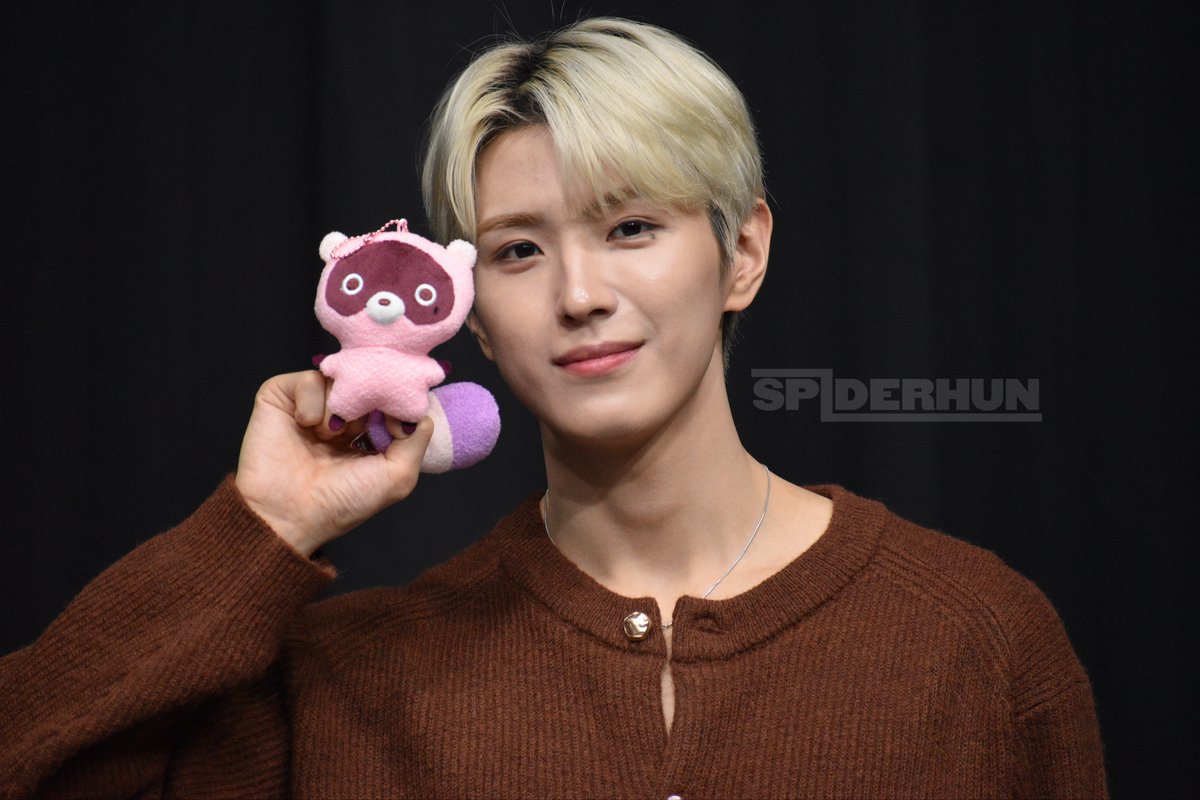 SPlDERHUN's tweet image. 251024
literally the cutest

#YONGHEE #용희 #CIX #씨아이엑스