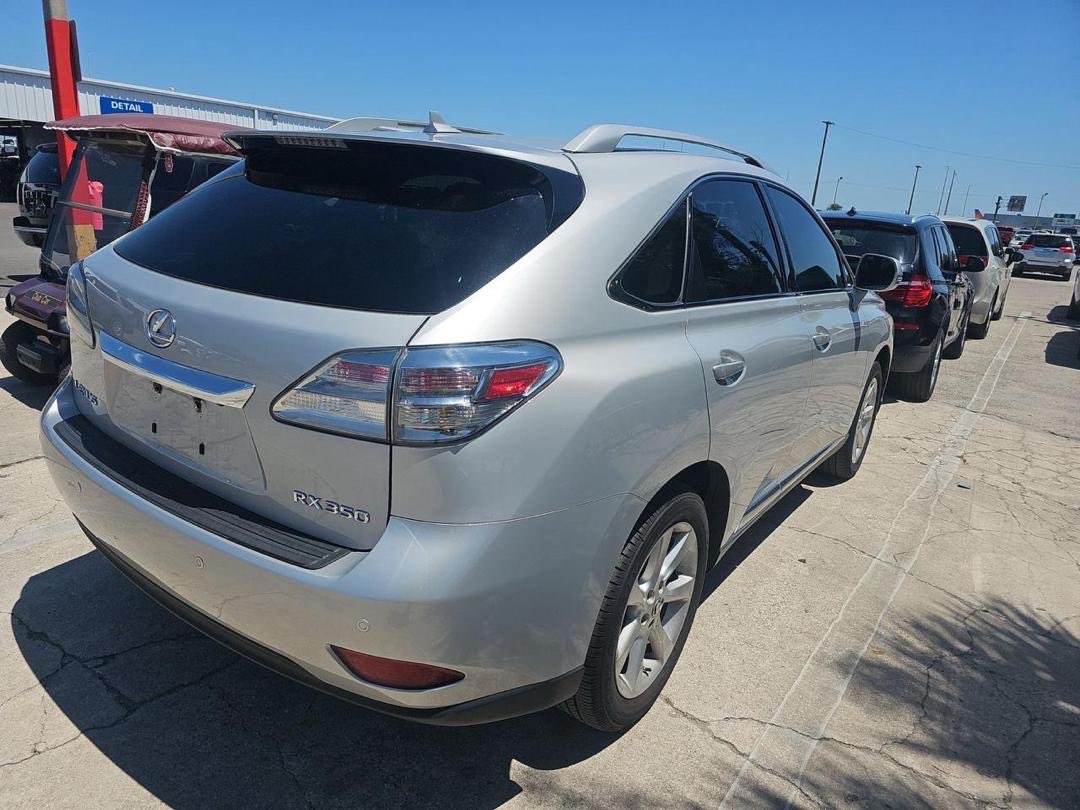 Ldautosltd's tweet image. ✅ JUST PURCHASE 
🚗 2010 Lexus RX 350
3.5L V6 engine • Leather interior • Panoramic comfort • Power everything
Luxury, comfort & reliability all in one ride.🚗
.
.
.
📩 Send us a DM or contact us on WhatsApp (+234 814 338 2153) to get your dream car today!
#LexusRX350
#Lexus…