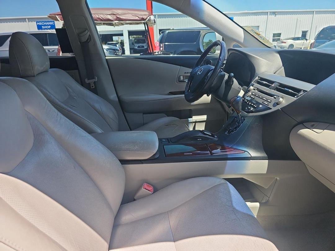 Ldautosltd's tweet image. ✅ JUST PURCHASE 
🚗 2010 Lexus RX 350
3.5L V6 engine • Leather interior • Panoramic comfort • Power everything
Luxury, comfort & reliability all in one ride.🚗
.
.
.
📩 Send us a DM or contact us on WhatsApp (+234 814 338 2153) to get your dream car today!
#LexusRX350
#Lexus…