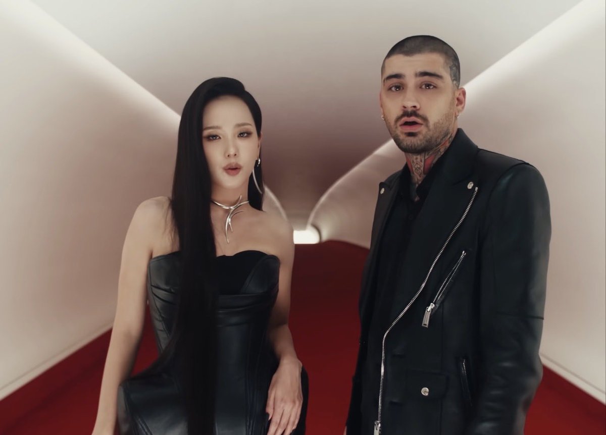 ‘EYES CLOSED’ by Jisoo and Zayn ranks at #79 on Spotify Global Daily Chart with 1,721,660 streams.