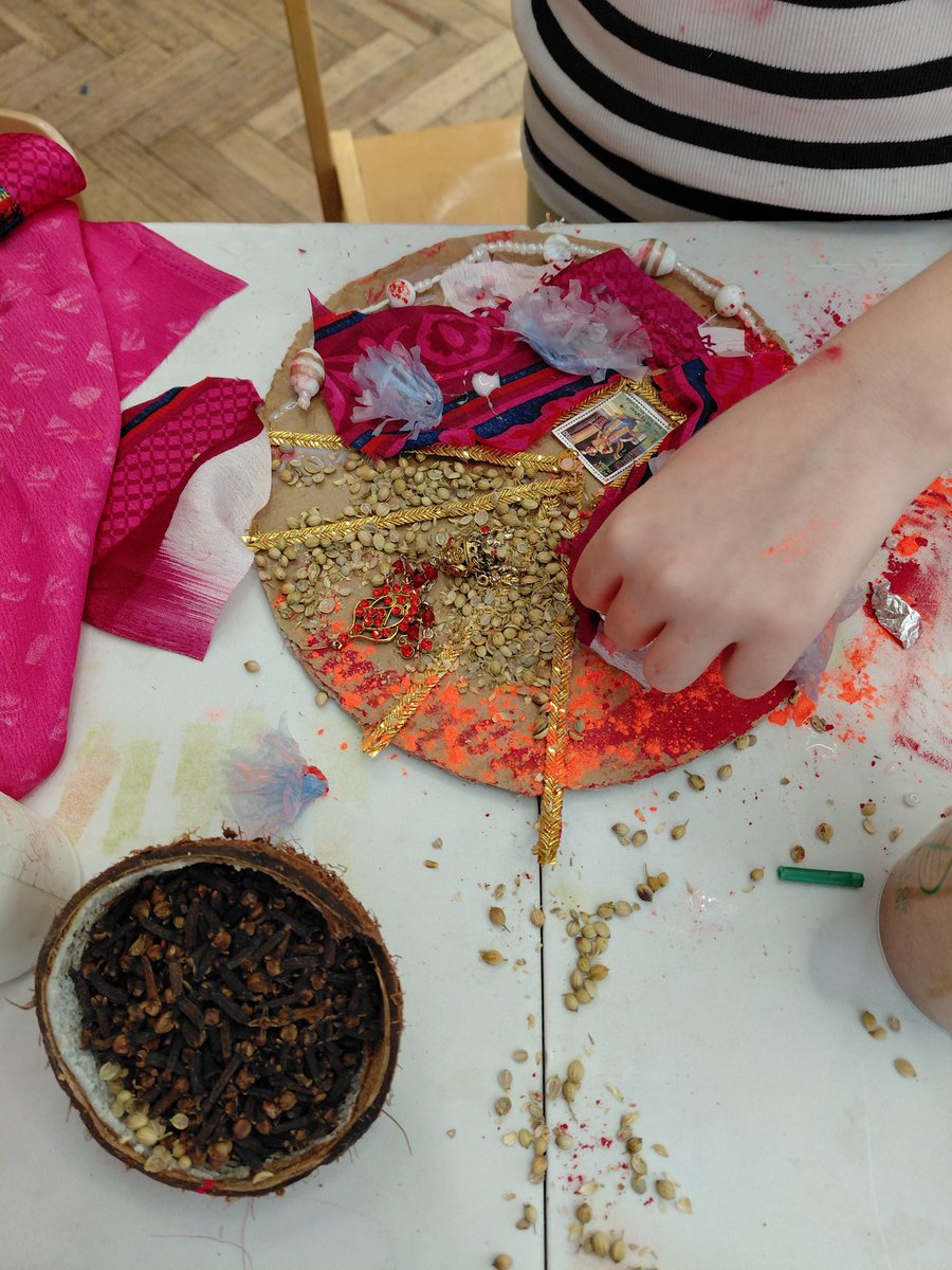 GreenwichLibs's tweet image. We learnt about Indian warrior women, making shields with Theeba as part of the Diwali celebrations at #PlumsteadLibrary! The children used different colour and textures to design patterns on their shields. 🛡️ #LoveYourLibrary