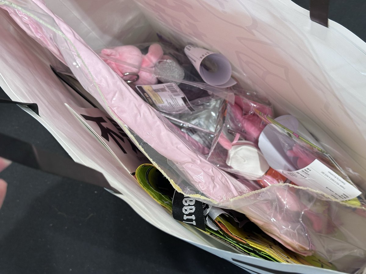 🫡 ผมมาทำหน้าที่แฟนคลับ no.1 ของพี่โอ้แล้วคนับ----- 😂😂😂

เสียใจของหมดหลายรายการ แล้วโควต้าแจกพวงกุญแจฟรีก็หมด 😭😭