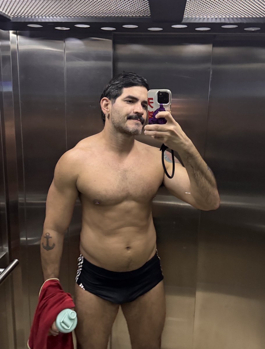 Stupid Canadian Wolf Bird tweet media