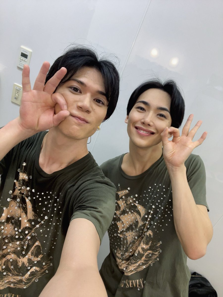 ORANGEJIN's tweet photo. クラブセブン大阪公演初日、無事に終えました。たぁのしかったぁぁぁ。ほくほくしてます。
ご来場 とってもありがとうございました！
アホ毛まつり🐙
#CLUBSEVEN https://t.co/yBAgdicwK2