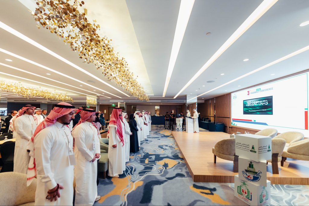 بداية مراسم #مؤتمر_جدة_للصيدلة  #jeddah_pharmacy_conference
#JPC بالنشيد الوطني السعودي 🇸🇦

لحظة فخر واعتزاز ✨