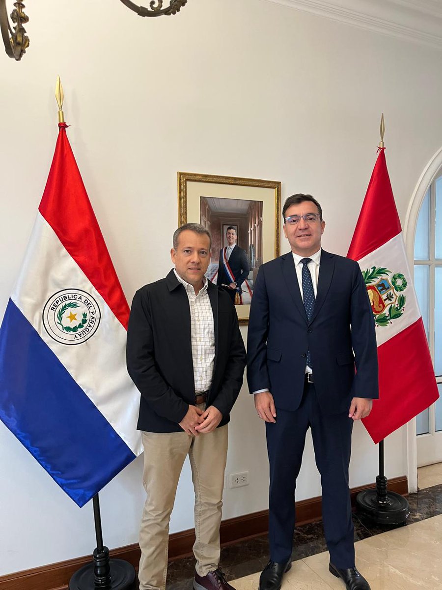 Capexpy's tweet image. El Embajador de Paraguay en Perú, Don Octavio Ferreira, recibió al Sr. Sebastián González Morassi, Presidente de CAPEX. La reunión permitió intercambiar ideas y alternativas orientadas a fortalecer y ampliar el comercio exterior entre el Perú y Paraguay. 🤝📷 🇵🇾