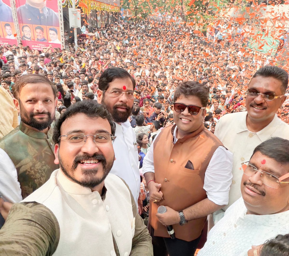 NitinYuvasena3's tweet photo. Most #Powerful Selfie...The Political Powerhouse..
उपमुख्यमंत्री... परिवहन मंत्री... खासदार... आणि #युवासेना...
@mieknathshinde @PratapSarnaik @NareshMask10228 https://t.co/B0d5xSFYwW