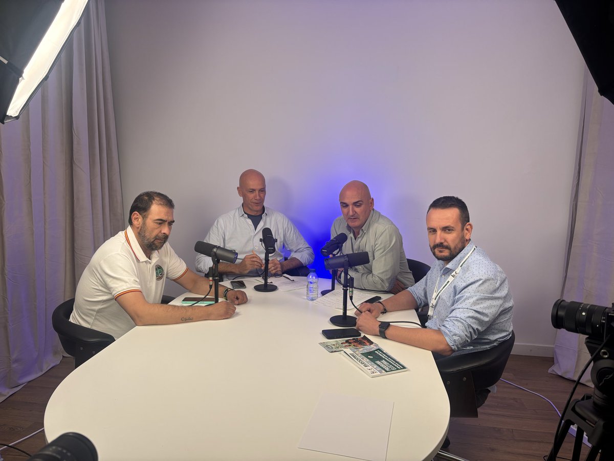 _IGC_'s tweet photo. 🚔👮🏻‍♀️ DEBATE ELECTORAL ELECCIONES AL CONSEJO DE LA GC EN DIRECTO

El Vocal de IGC en el Consejo, Isaac Valeiras, participa en directo en debate electoral de cara a las elecciones al consejo del próximo 28 y 29 de octubre .

Síguelo en directo!!
👇🏻👇🏻👇🏻👇🏻👇🏻
https://t.co/Dqeut3krvt https://t.co/CuT12yAm7v
