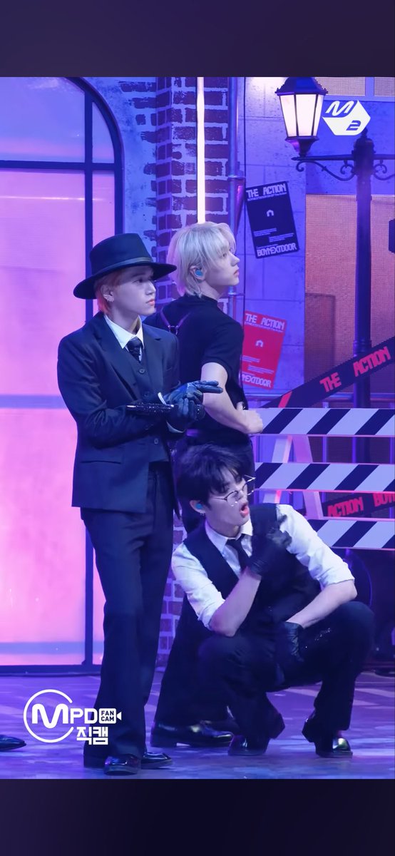 아 한쪽팔에 장갑낀거 지금봄…. ㄷ