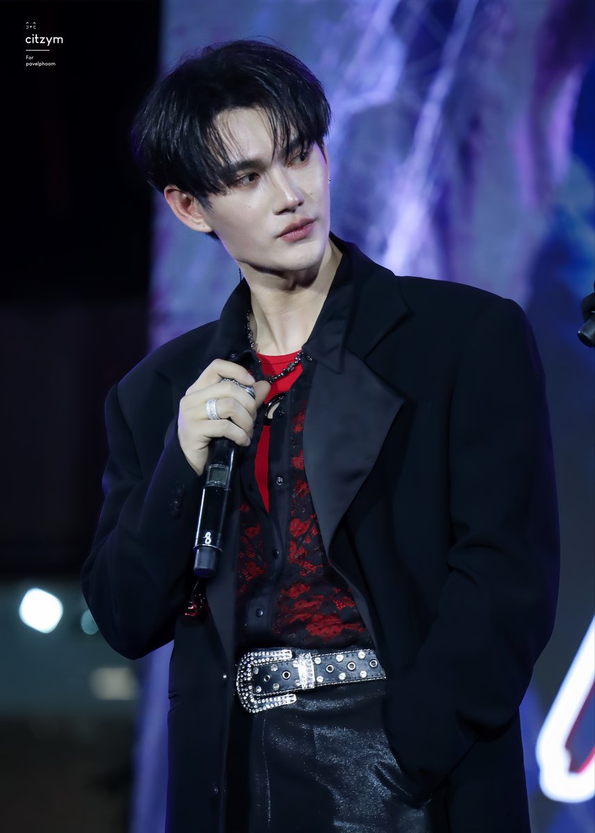citzym's tweet image. ก็สมกับเป็นแดร็กคูหล่อจริงๆ คันเขี้ยวหรอคะ? 😼🫳🏻🧛🏻🖤
251024 #SiamHalloween2025xSingSaLatai
⁺⑅. #pavelphoom  @pavelphoom ◞✩︎