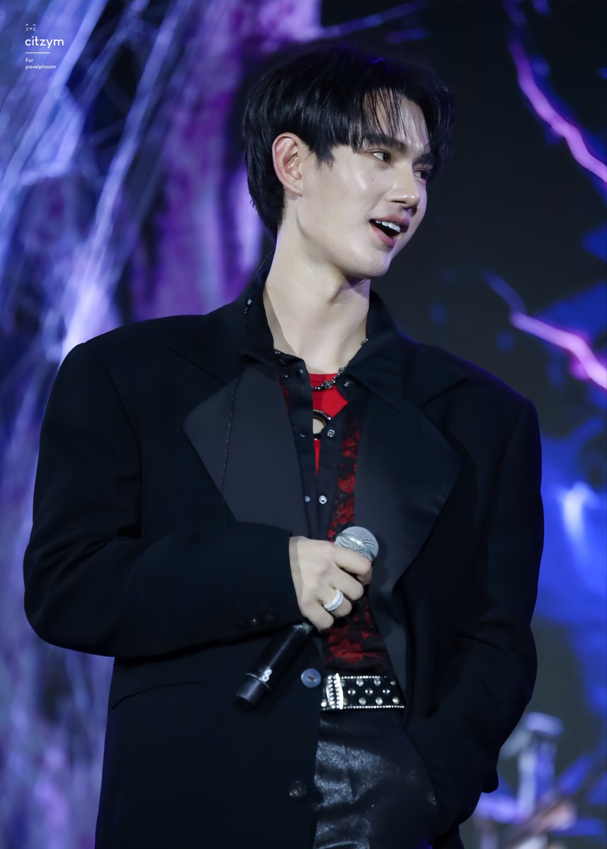 citzym's tweet image. ก็สมกับเป็นแดร็กคูหล่อจริงๆ คันเขี้ยวหรอคะ? 😼🫳🏻🧛🏻🖤
251024 #SiamHalloween2025xSingSaLatai
⁺⑅. #pavelphoom  @pavelphoom ◞✩︎