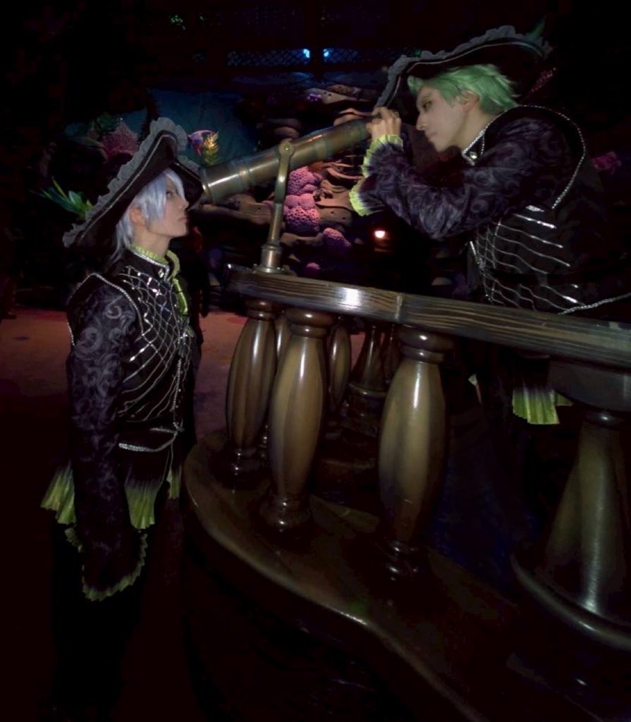 ⚔️🔭⚡️

　　◢███◣　　　　　　◢███◣
　　█◤　◥█                     █◤　◥█
　　█　　　█                     █           █
　　　　◢█◤                             ◢█◤
　　　　█ #Dハロ仮装2025     █

　　　　█ #Dハロツイステ　　█