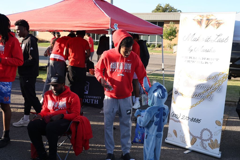 Greyhounds brought the treats! 🍬🐾
Our Baseball, Softball &amp; Men’s Basketball players had fun at the West Memphis Trunk or Treat.
If you took a photo with a student-athlete, show it at the men’s home opener Oct. 31 @ 7 p.m. or women’s Nov. 8 @ 2 p.m. for free entry!
#ASUMidSouth