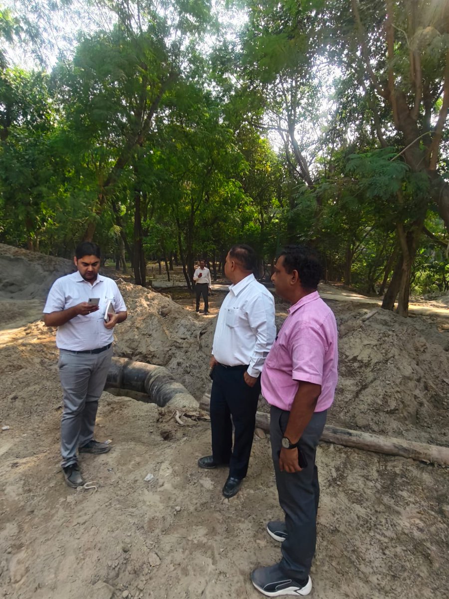 noida_authority's tweet image. आज, दिनांक 24 अक्टूबर 2025 को नौएडा प्राधिकरण के महाप्रबंधक (जल) द्वारा सैक्टर 15A स्थित नवनिर्मित रेनीवेल साइट 4 का निरीक्षण किया।  
निरीक्षण के दौरान कार्यों को शीघ्र पूर्ण करने तथा जलापूर्ति को 31 अक्टूबर तक प्रारंभ करने के निर्देश दिए।

#NoidaAuthority  
#NoidaDevelopment…