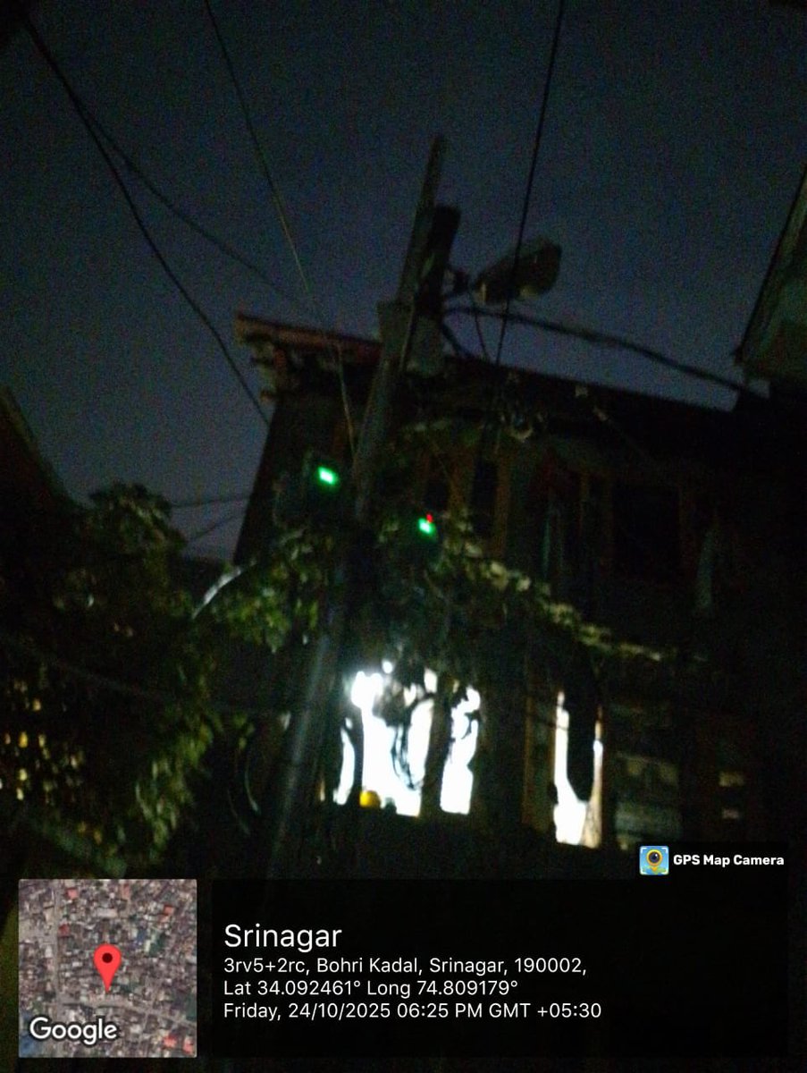 NazirBhat_'s tweet photo. @SMC_Srinagar @SMC_24x7 @KasNuzhat 

With the sunset these lanes become difficult to navigate. Please help to restore streetlights here.

Please find gps coordinated photos below https://t.co/1WlBgkRQBo