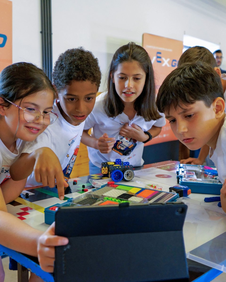 VEXRoboticsIE's tweet image. VEXcode GO now supports text-based coding with Python! 👀
This update opens up new opportunities for extended learning, giving students new ways to grow in their CS education!
 Learn more in a new VEX PD+ Insights article here (no subscription required): bit.ly/4n7wYfq