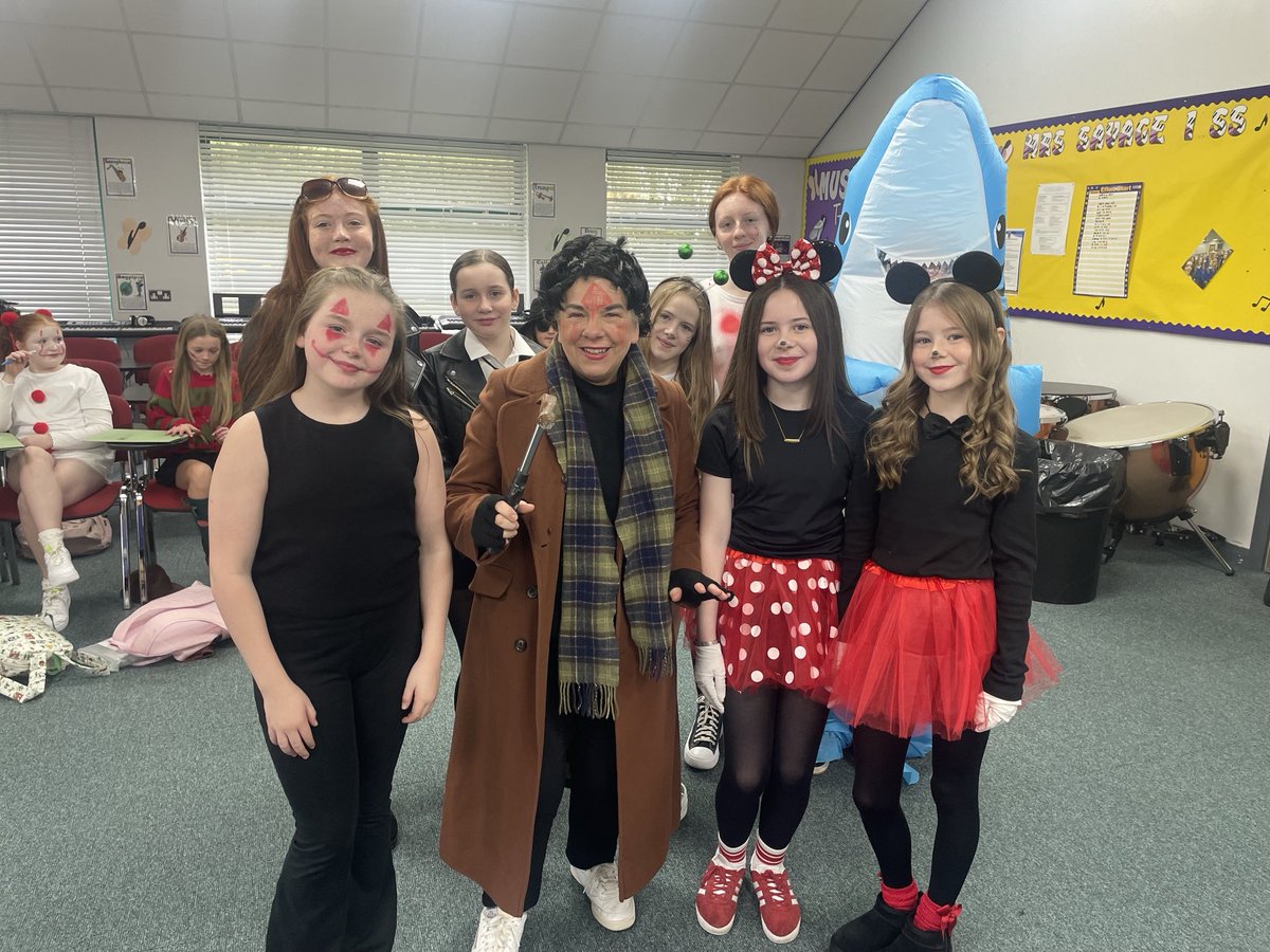Our choir girls enjoying the Halloween festivities today!Enjoy the midterm!🎃🎃🎃⁦<a href="/_stgens/">St. Genevieve's</a>⁩ ⁦<a href="/stgensAP/">Cathy Austin</a>⁩