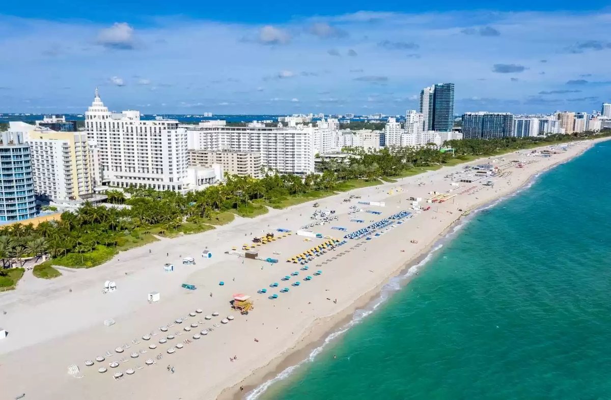 FHomegroup's tweet image. Miami Beach es sinónimo de lujo y alta rentabilidad.

Con una plusvalía anual superior al 7 % y gran demanda internacional, es el destino ideal para invertir con seguridad y proyección.

Descubre las mejores oportunidades en nuestra web.
floridahomegrouprealty.com