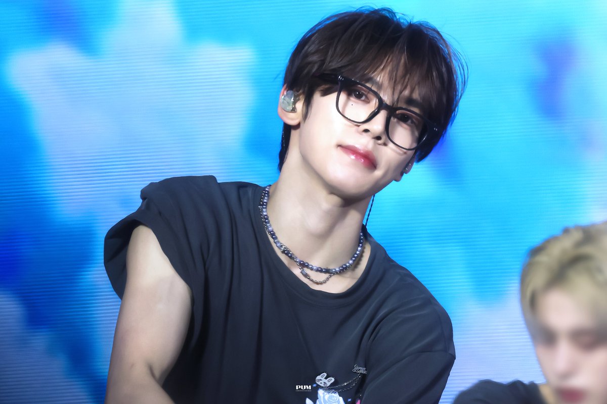 251018 HQ 

#한유진 #HANYUJIN #ハンユジン #韓維辰 #제로베이스원 #ZB1 #ZEROBASEONE