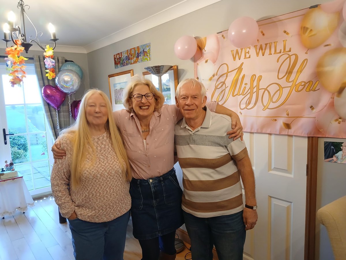 What lovely guests I have. Always full of surprises! I’m really going to miss you all. It’s been an absolute blast! 
😍😍