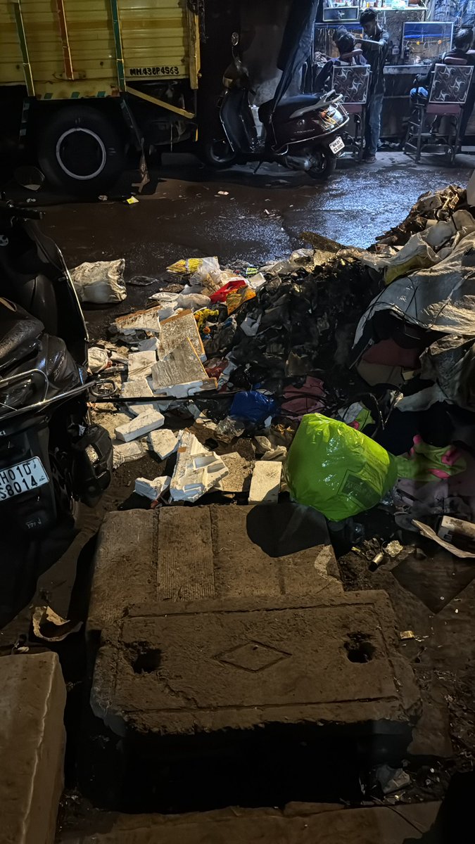 arjun_zaveri's tweet photo. @mybmcWardB @CMOMaharashtra @mybmc @PMOIndia Entire entry blocked with sewage that has been there since Diwali . @CMOMaharashtra @mybmc @PMOIndia is this how we are going to be Vishwaguru ? Shame . https://t.co/TLBZF9PqDD