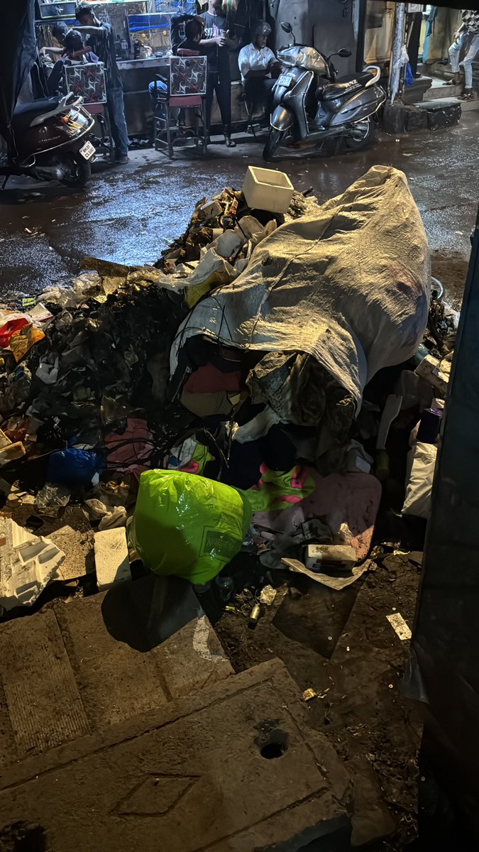 arjun_zaveri's tweet photo. @mybmcWardB @CMOMaharashtra @mybmc @PMOIndia Entire entry blocked with sewage that has been there since Diwali . @CMOMaharashtra @mybmc @PMOIndia is this how we are going to be Vishwaguru ? Shame . https://t.co/TLBZF9PqDD