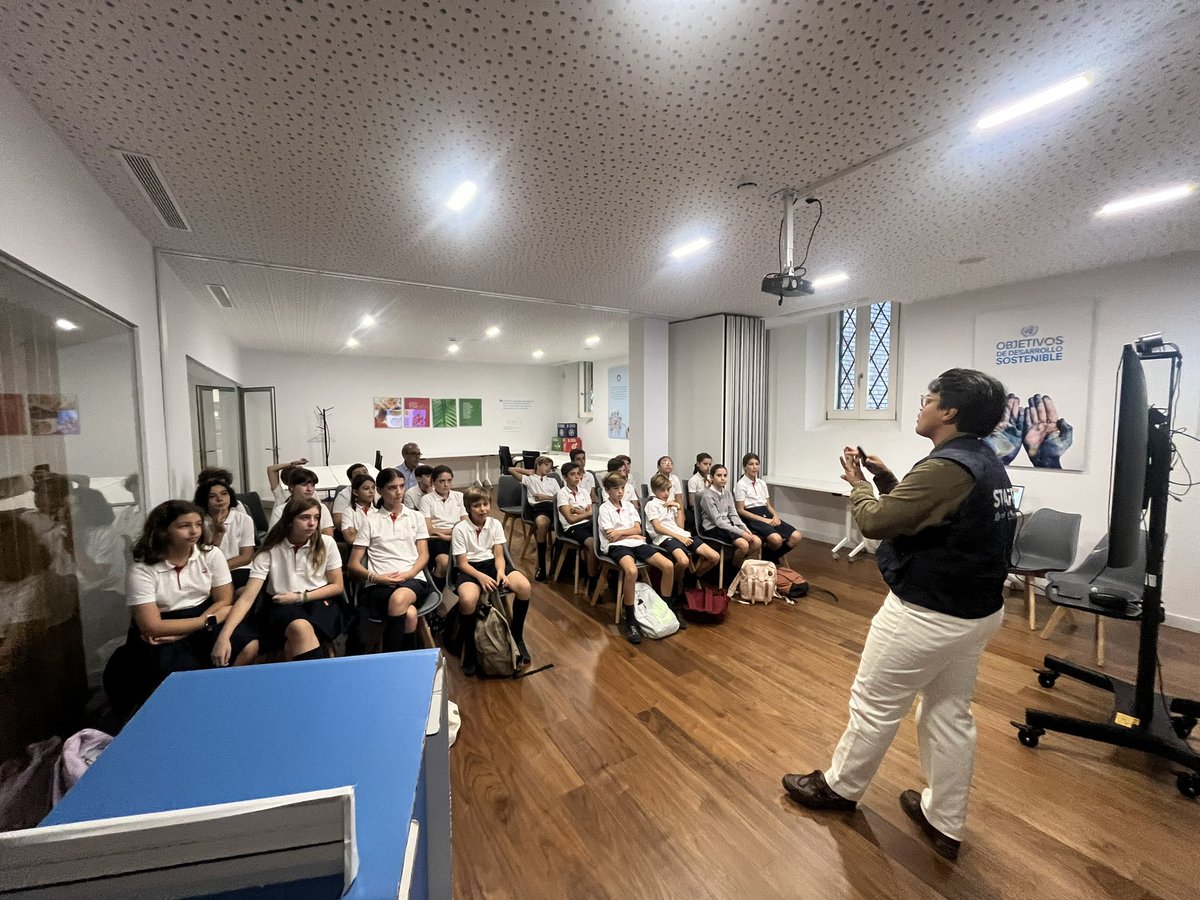 La celebración del Día de las Naciones Unidas en Málaga ha comenzado con un taller escolar en el que han participado alumnos de 6º de Primaria del colegio Sagrado Corazón (Esclavas)