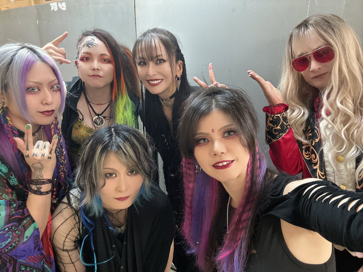 HADICHI_info's tweet photo. 沖縄からの刺客！笑🌺AZALEのお二人と！
SATOKIとMANAMIXがラストセッションでhideさんのDOUBT'97 (Ja, Zoo &amp; Zilchのmix arrange) を一緒に演奏させて頂きました🎸🎤
素敵なご縁に感謝です✨

#ハヂチ #AZALE https://t.co/RxBa7YNwyM