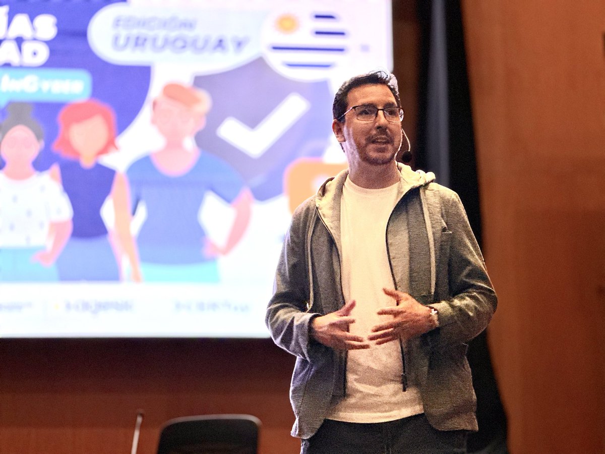 La mañana de #GirlsinCyber Uruguay 🇺🇾
2025 continuó con tres charlas que encendieron la curiosidad y el compromiso de las participantes:

🔹 “Recursos para elegir una carrera en
ciberseguridad” — con Clara
Michelini y Mariana Ferraro (<a href="/agesic/">Agesic</a>),
quienes compartieron herramientas y