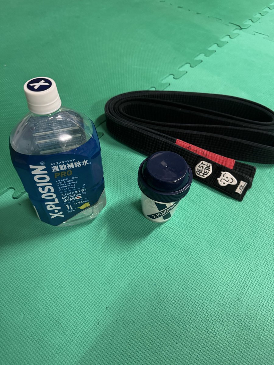 naga869's tweet photo. 冬場は意外と汗かいてないようで水分が抜けてる💦
しっかりと水分補給しましょう💧
運動補給水飲みやすくてナイス👍

@jiujitsukyouzin 
@fightingmonkyky 
@Kisuke0211

@X_PLOSION_PR 
#エクスプロージョン
#プロテイン
#エクスプロージョン第8期公式アンバサダー https://t.co/kKZmBdGexL