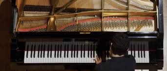 Concierto para otras manos, hoy en Luzy a las 17 horas, dentro del <a href="/DocsMX/">DocsMX</a> 2025. Mi crítica, publicada hace unos meses en <a href="/Letras_Libres/">Letras Libres</a>: letraslibres.com/cine-tv/diezma…