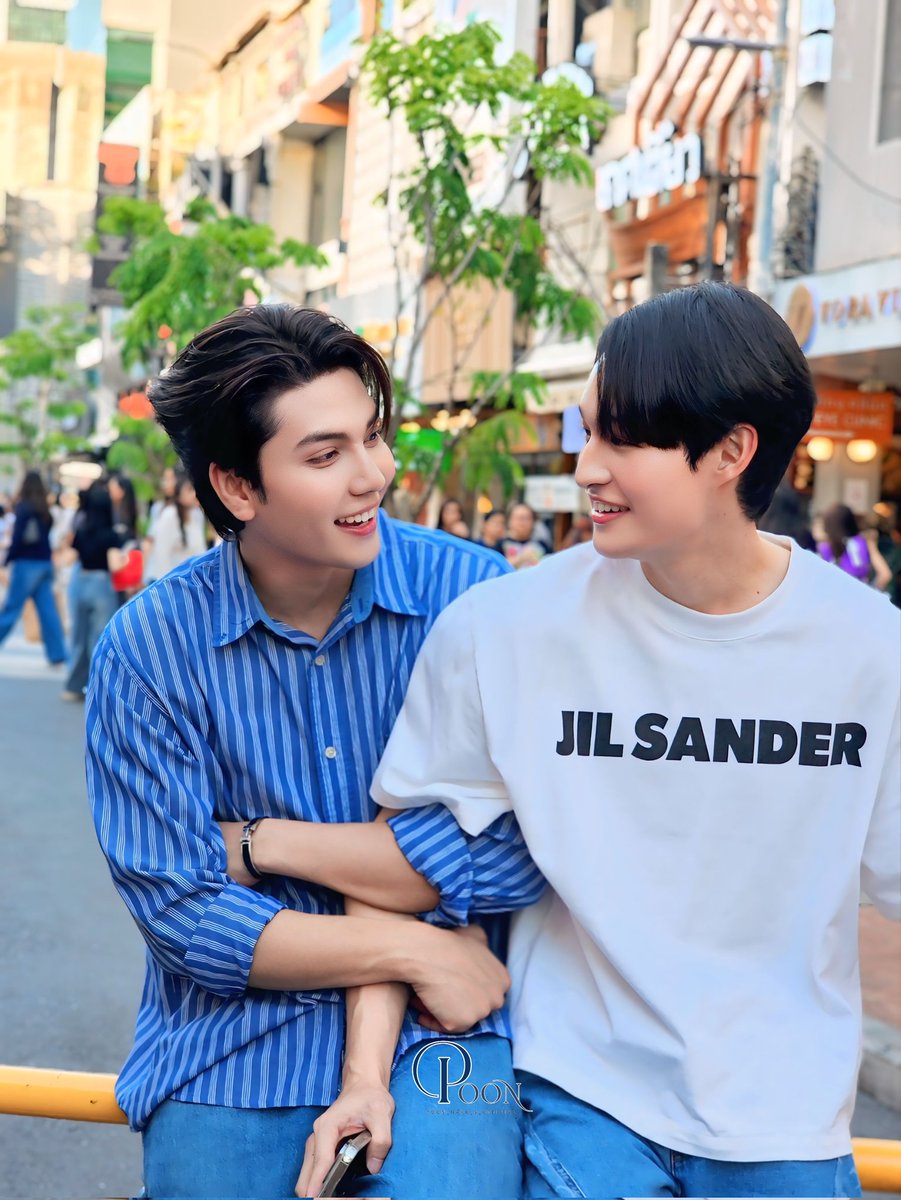 Poonakk's tweet photo. จะเรียกสินสอดยังไงดี เค้ากอดแขน ลูกยังไม่ผลักเค้าออกเลย🤭

#เพียงนาวา
#lovermerman 
#Poonakk_s https://t.co/M5gYHHMvX6