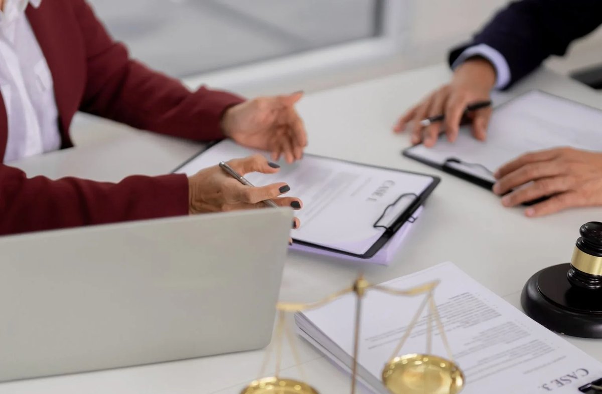 FHomegroup's tweet image. Proteger tu inversión en EE. UU. comienza con una LLC.

Esta estructura te brinda seguridad legal, ventajas fiscales y control total sobre tus activos. Aprende cómo crear la tuya y comenzar a invertir de forma segura.

Más información en nuestra web.
floridahomegrouprealty.com/como-abrir-llc…