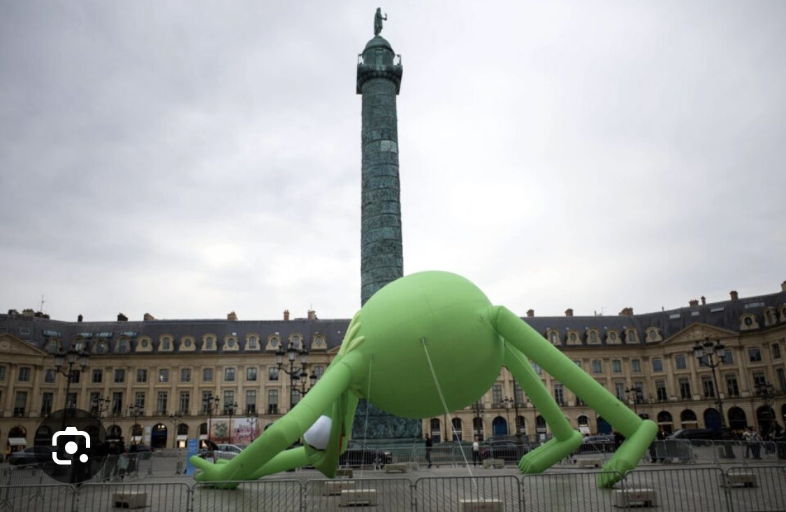 VictorSinclair3's tweet image. Tu es artiste contemporain ?
Tu fais de la merde ?
Tente ta chance en France.
Tu exposeras dans des lieux prestigieux.
Ça doit être très :
- Grand
- Laid
- Tape à l’œil/ m’as tu vu/ nouveau riche
- Donner de la France une image de ville poubelle.
(Benchmark : salon de l’Élysée).