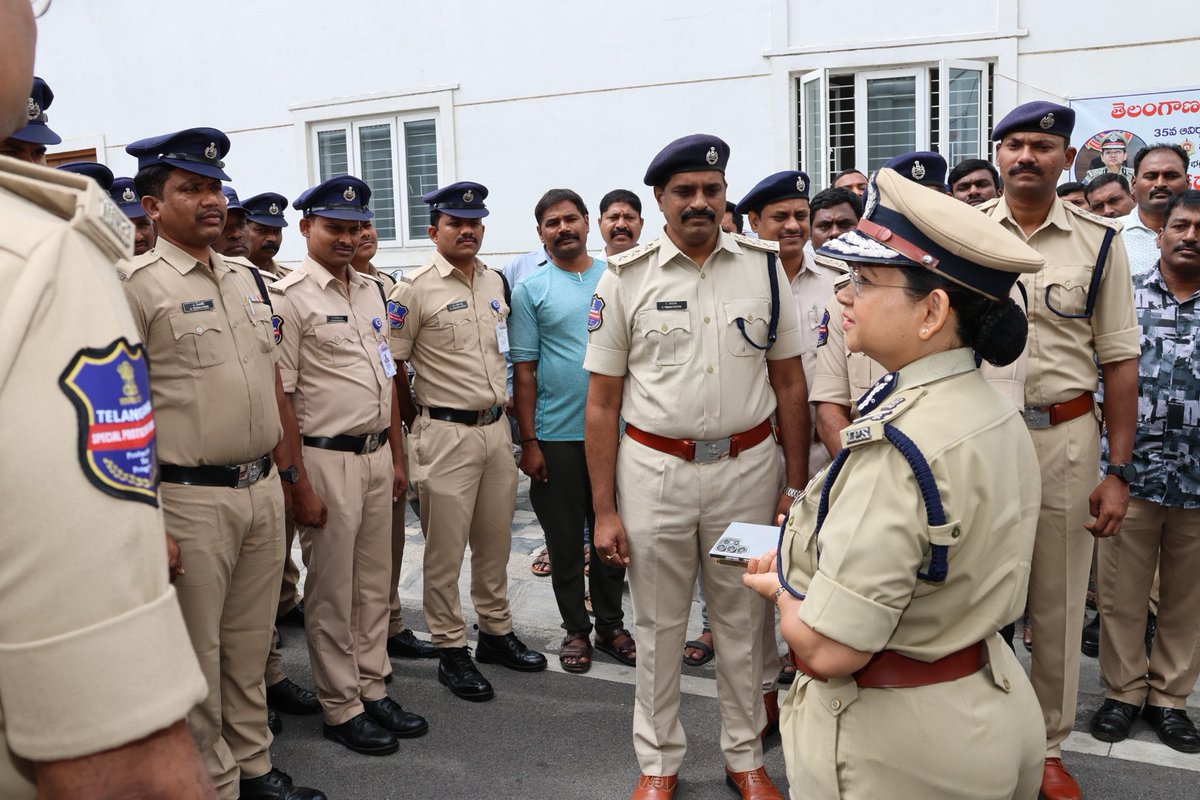 SwatiLakra_IPS's tweet image. On the occasion of the 35th Raising Day of the Telangana Special Protection Force (SPF) blood donation camp was organised in collaboration with NIMS hospital 

#blooddonation #Telangana #SPF