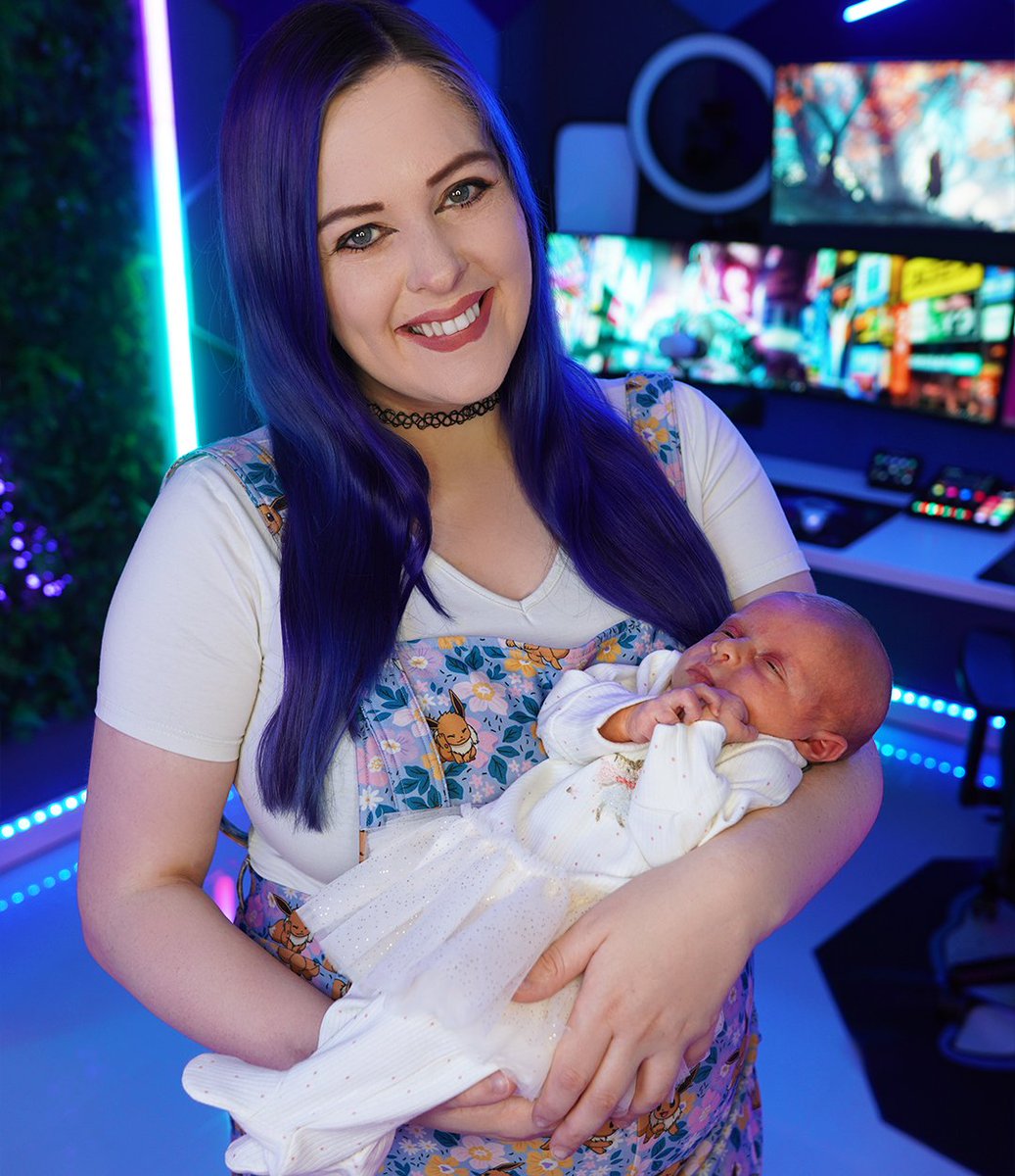 I'm back live with baby Amelia's big stream debut 👶🎉 twitch.tv/blueandqueenie